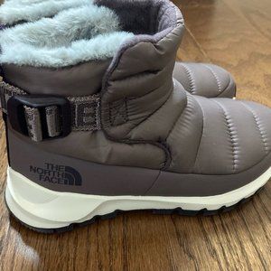 The North Face Thermoball Pull-On Boots, sz 5